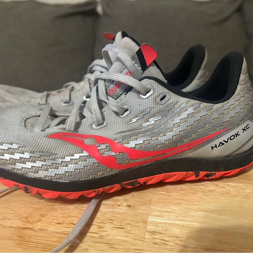 Saucony Havok XC Sneakers - Gray and Red
